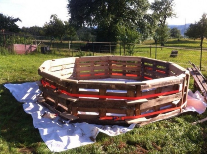 Come costruire una piscina funzionante in giardino... senza spendere ... Come realizzare una piscina