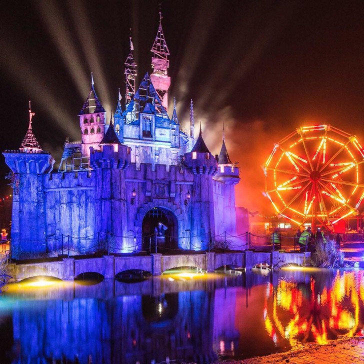In Inghilterra il parco anti Disneyland ha provocato grande scandalo: ecco di cosa si tratta - 17