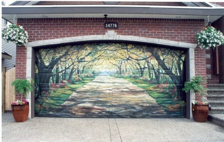 Een schildering op je garagedeur zorgt voor een nieuwe kijk op je garage