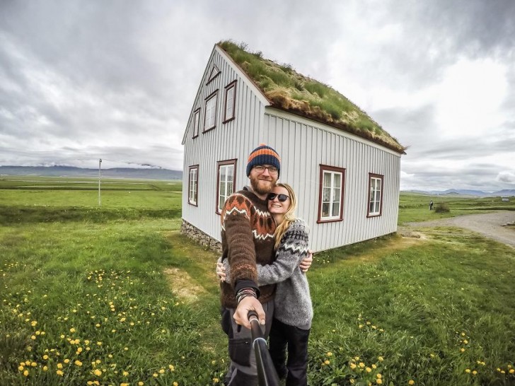 Quando si viaggia, nulla viene perso di vista: anche una casa islandese merita di essere ricordata con uno scatto.