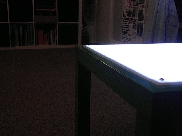 Et voilà votre table lumineuse!