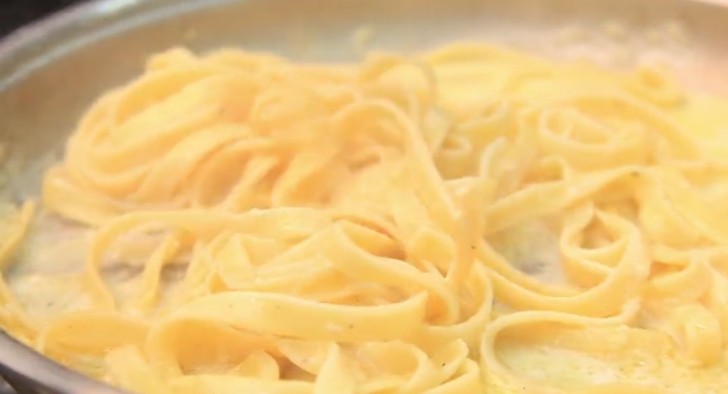 Lasciate cuocere la pasta, fino a quando il brodo non sarà evaporato.