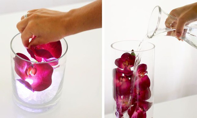 Posizionate i fiori all'interno, e riempite il vaso con l'acqua.