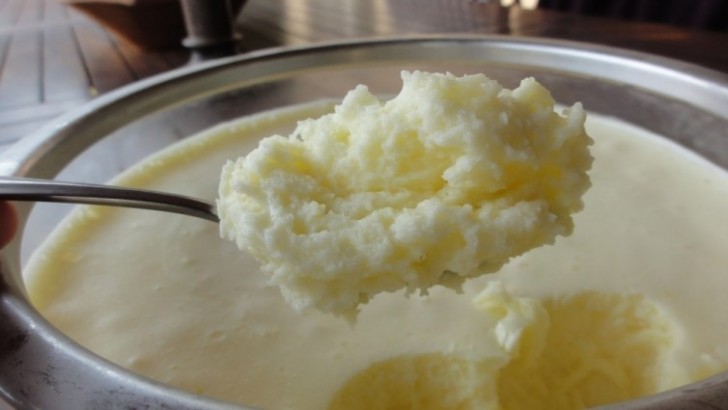 Torta di mousse allo yogurt e succo di limone: un dessert di classe non è mai stato così facile - 3
