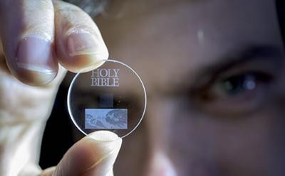 Gli scienziati affermano che in questo chip, le cui dimensioni sono ridotte al minimo, può contenere fino 360 Terabyte di memoria!