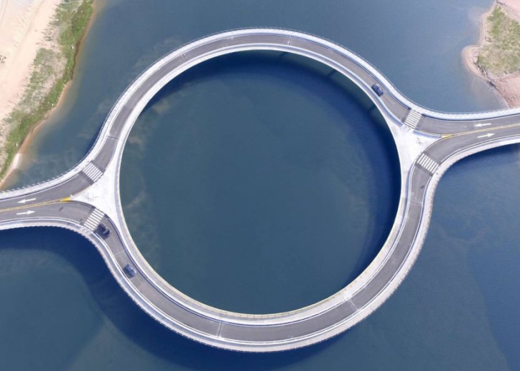 "La forme circulaire du pont a également été conçue pour s'adapter harmonieusement dans son environnement", explique l'architecte.