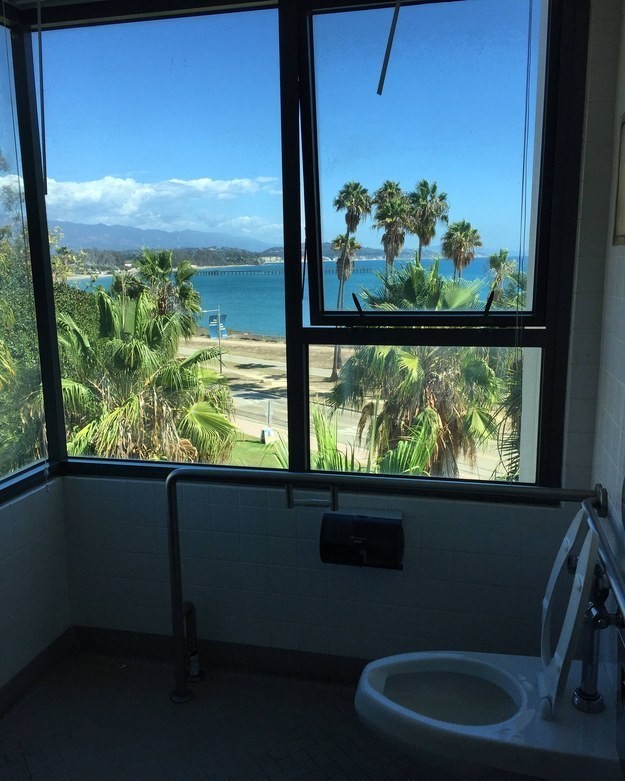 1. Il bagno dell'università californiana di Santa Barbara