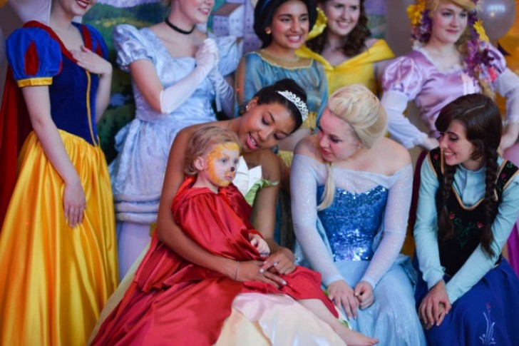 Le principesse Disney erano tutte presenti intorno a Lila, che le amava tanto.