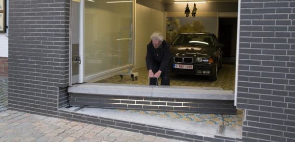 In fact, despite everything, he has achieved his goal, that of having an indoor garage where he can park his car!