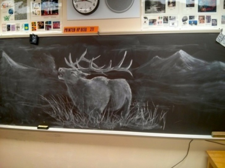 Ogni giorno questo insegnante di arte accoglie i suoi alunni con un bellissimo disegno per ispirarli.