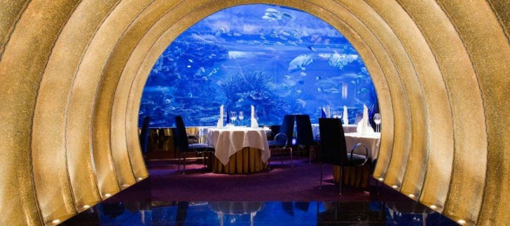 In Dubai hoeven we geen moeite te doen om een ​​mooi restaurant te vinden