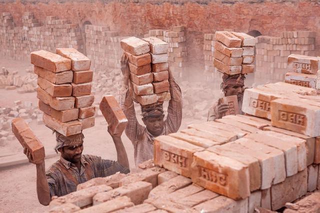# 16. Fabrique de briques au Bangladesh