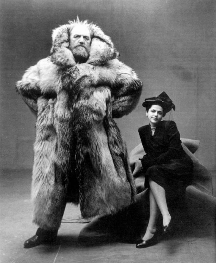 Peter Freuchen, esploratore polare, posa con sua moglie nel 1947