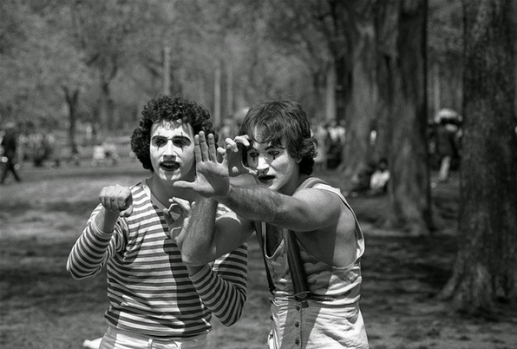 Robin Williams, noch unbekannt, gibt eine Vorführung im Central Park, 1974