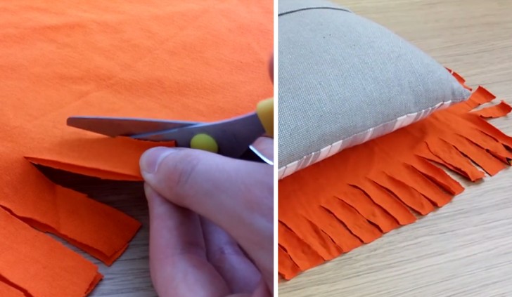 En maintenant les deux couches de tissu l'un sur l'autre, coupez des franges d'environ 5-7 cm sur chaque côté du carré.