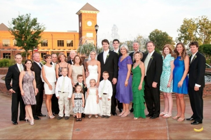 Zo werkt genetica: kijk naar de familieleden van de bruidegom (rechts) en de familie van de bruid (links)