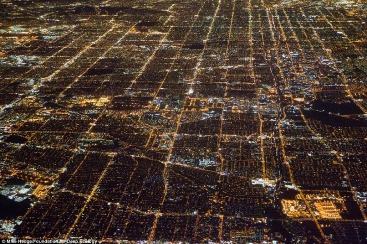 10. Panoramica notturna sulla città di Los Angeles: avete idea del consumo energetico di una sola città?