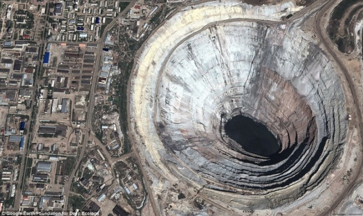 14. La miniera del Mir, in Russia, è la più grande miniera di diamanti
