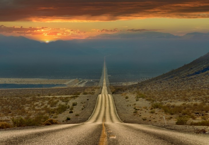 5. Strada nella cosiddetta "Valle della Morte", Stati Uniti d'America