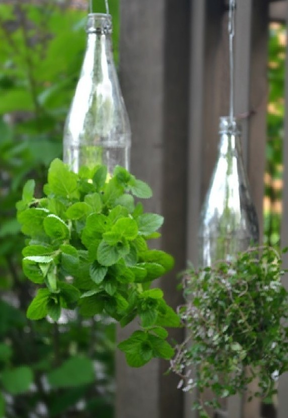 11. Sfruttando questa splendida idea, anche chi ha un piccolo balcone può concedersi minuti di relax in un angolo verde.