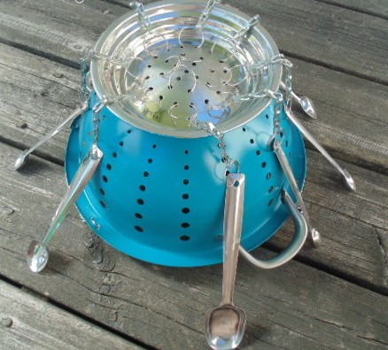 3. Use a colander as a hanging planter and exploit the holes to attach and hook the chains that support it.