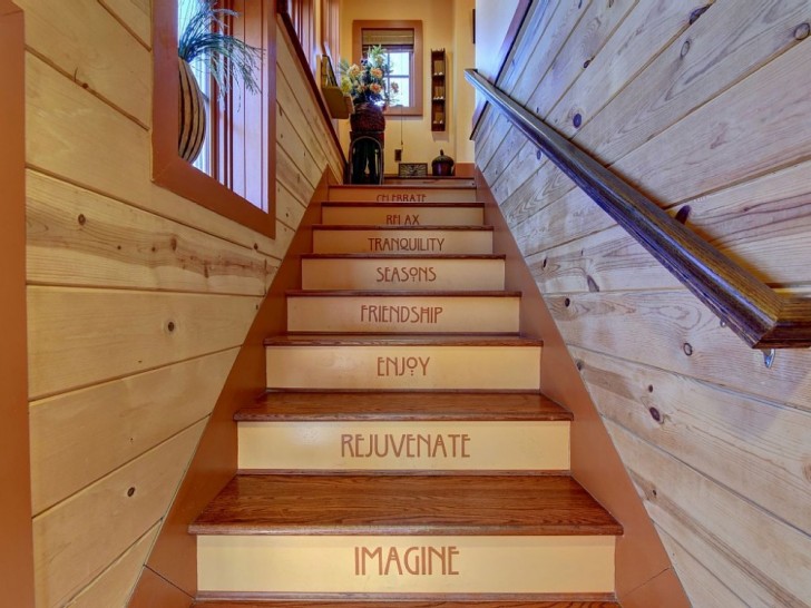Les escaliers qui conduit au deuxième étage: des marches inspirantes