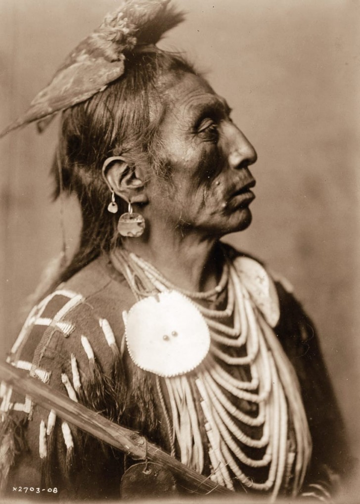 Medizinmann des Corvi-Stammes, 1908