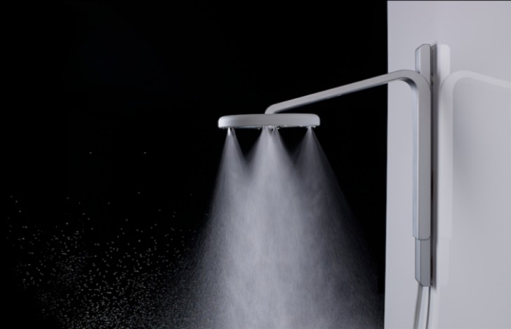 Il getto nebulizzato consente di godere di una doccia tonificante che rivitalizza la pelle, come in un bagno turco. L'acqua in minuscole goccioline entra in contatto con il corpo dando la sensazione di una calda carezza. 