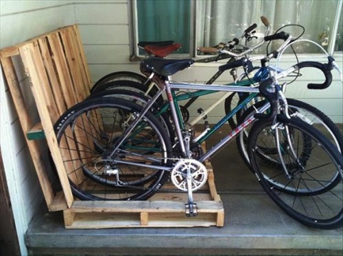 Un modo per sistemare le biciclette davvero originale!