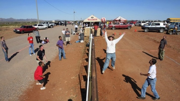 Match de volley-ball à la frontière entre le Mexique et les États-Unis 