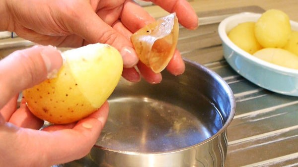 Come sbucciare le patate... Senza sbucciarle