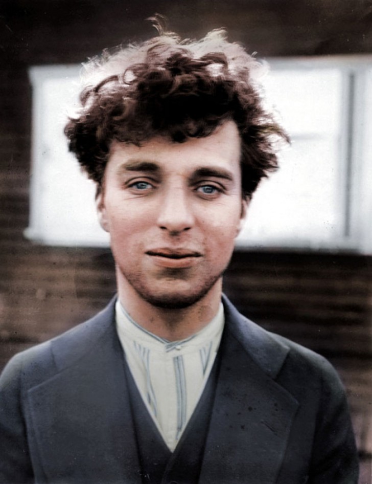 Charlie Chaplin all'età di 27 anni, nel 1916.