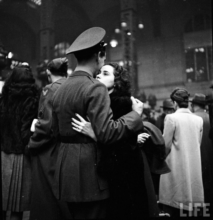 Salutation avant le départ pour le front, gare de New York, 1943