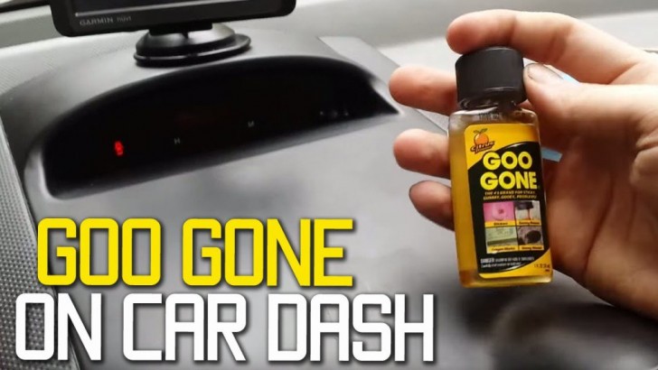 Cleansing detergent for the dashboard