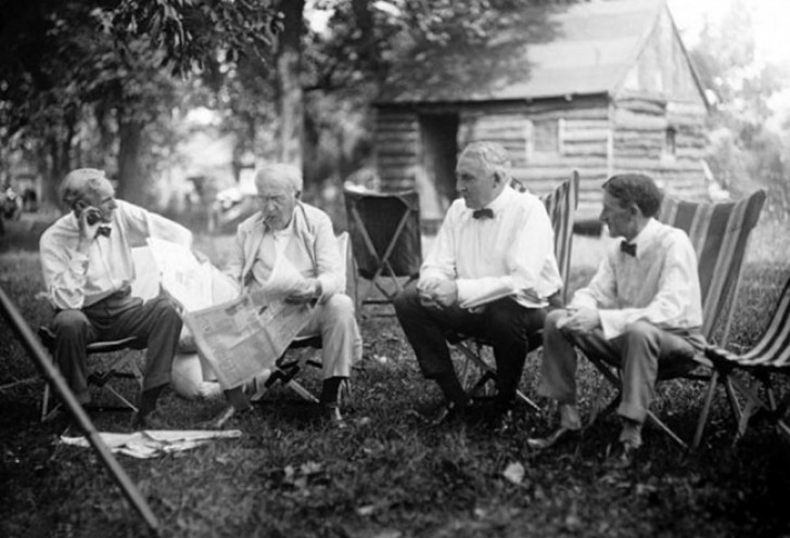Da sinistra a destra: Henry Ford, Thomas Edison, il 29° presidente degli Stati Uniti Warren Harding e l'imprenditore Harvey Firestone - 1921.