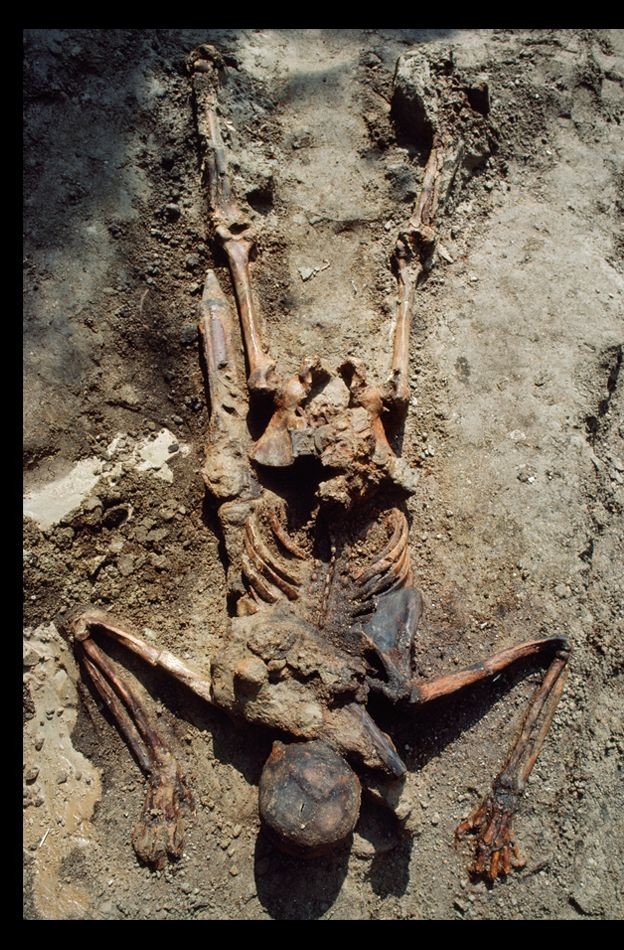 Das Skelett eines römischen Offiziers, der aufgrund des Ausbruchs des Vesuvs starb. Er hält noch sein Schwert.