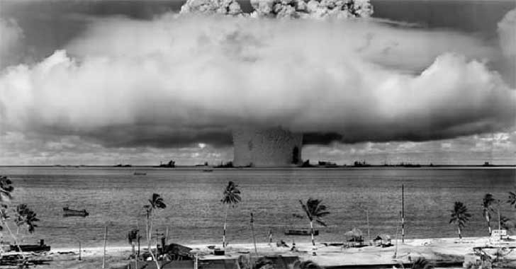 L'explosion d'une bombe nucléaire.