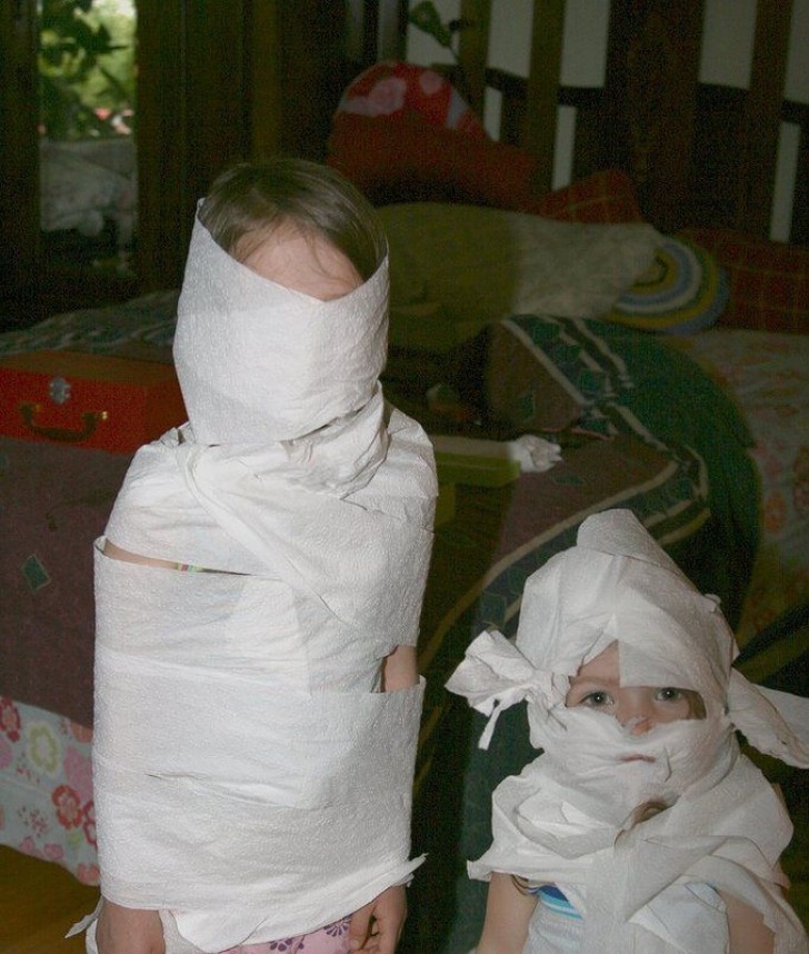 Meglio avere riserve di carta igienica qualora decidessero di giocare a fare le mummie...