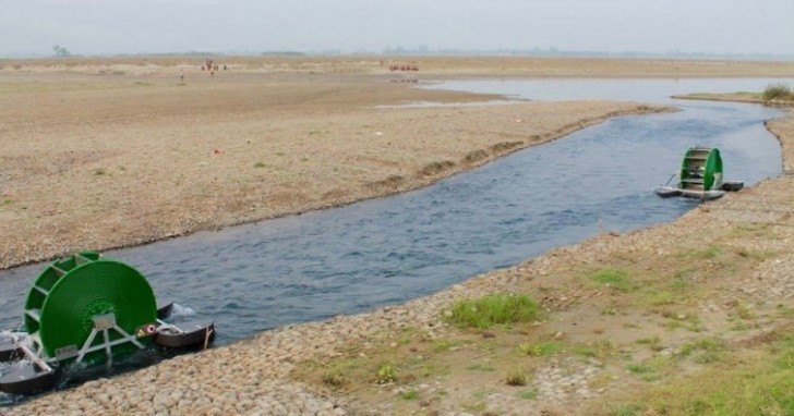 Pratap possedeva un frutteto vicino ad un fiume, in Nepal. Essendo il terreno ad una quota superiore, l'acqua doveva essere necessariamente trasportata in qualche modo ai campi.