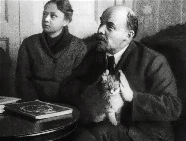 Lenin con sua moglie ed il gatto