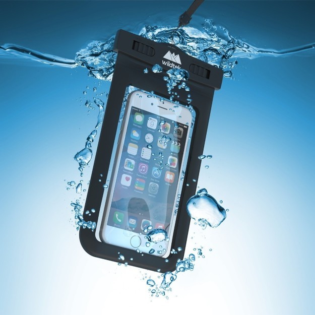 2. Le macchine fotografiche subacquee sono molto costose... Questa sacca impermeabile vi permetterà di scattare foto sott'acqua con il vostro smartphone!