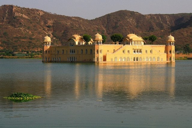 Der Palast auf dem Wasser: Jaj Mahal (Indien)