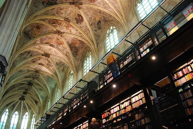 Een bijzondere bibliotheek: Selexyz Dominicanen ( Nederland)