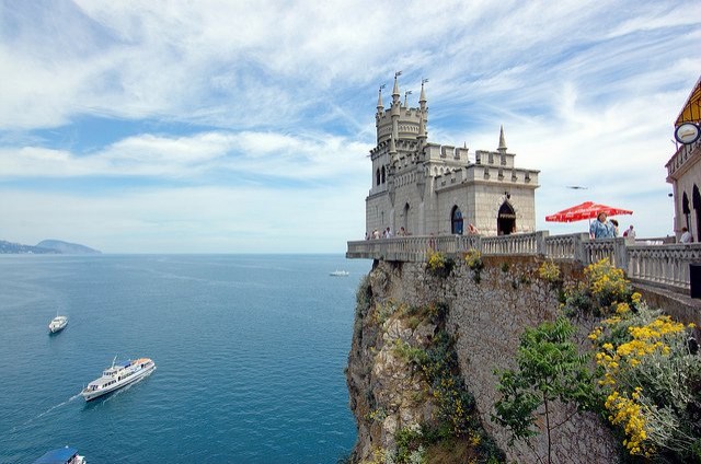 Un castello sull'orlo del precipizio: Nido di Rondine (Crimea)