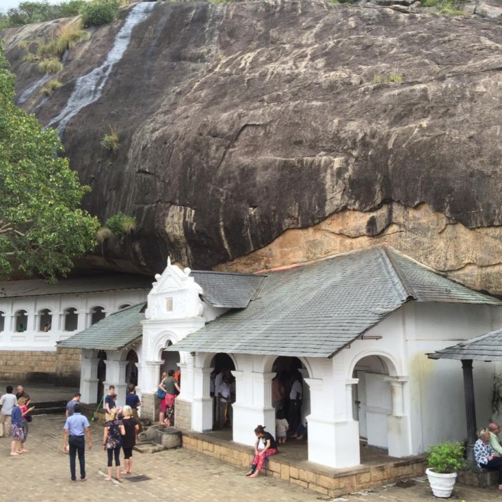 Il tempio nascosto sotto la roccia: Dambulla (Sri Lanka)