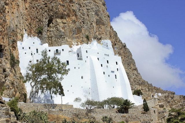 Het klooster op de klif: Hozoviotissa Panagia ( Griekenland)