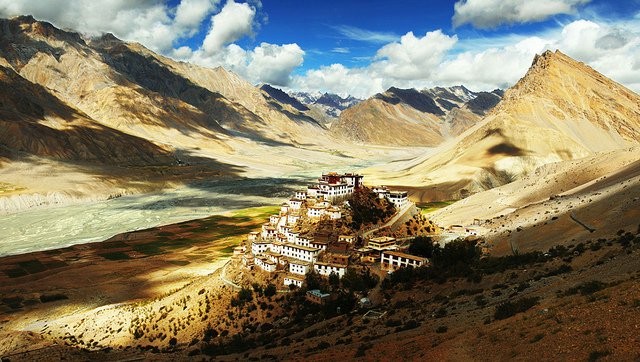 Das isolierte Kloster im Tal: Key Gompa (Tibet)