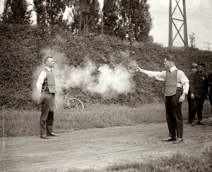 32. Test d'un gilet pare-balles-1923.