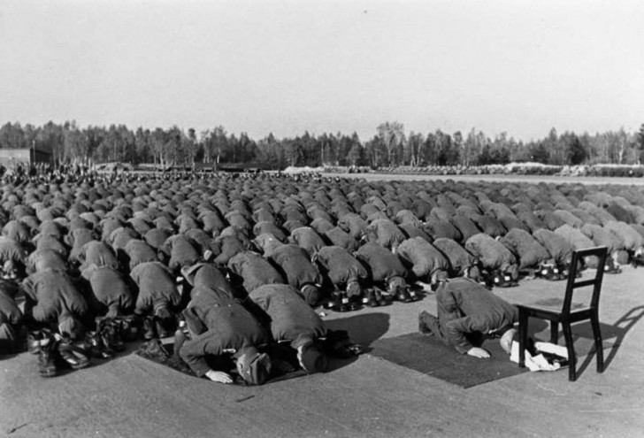 5. L'heure de la prière - 1943