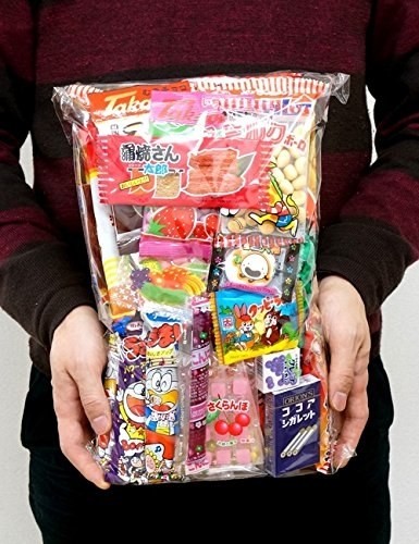 Assortimento di snack giapponesi (18 euro)